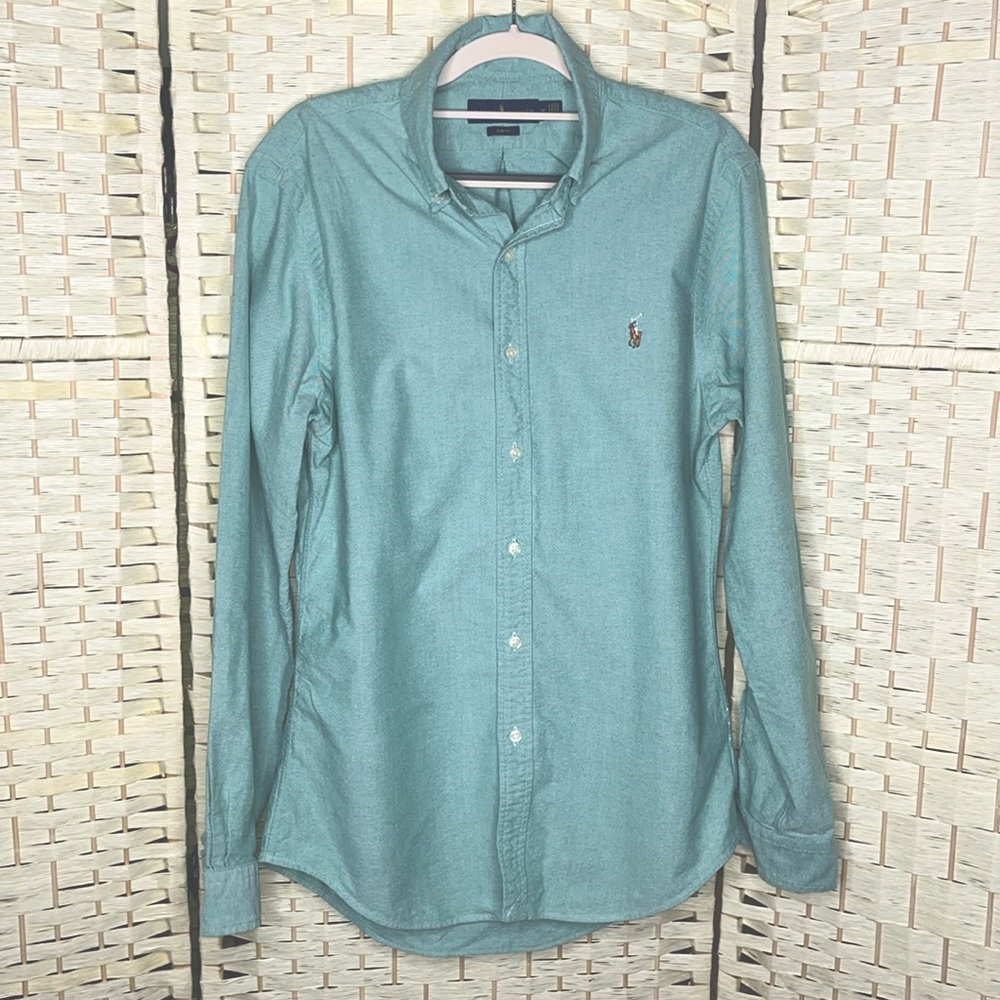 Light mint green color Ralph Lauren Men’s 100% cotton bottom down. Medium Slim.